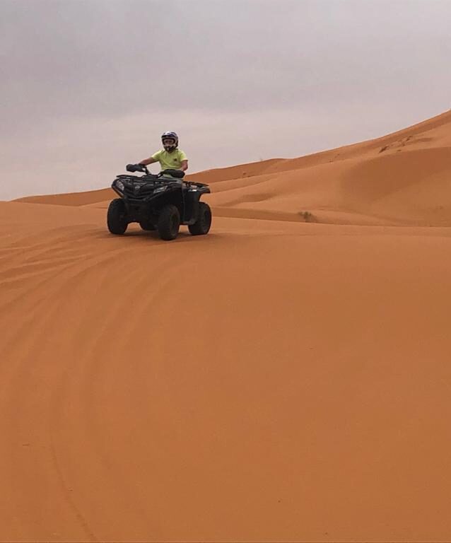 Quads recorriendo las dunas del Sahara